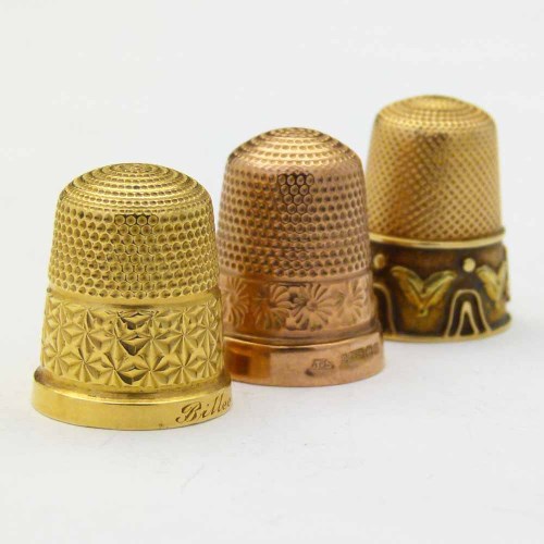 Lot 349 Three gold thimbles, 17.1g.