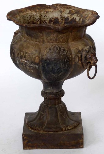 573 - Cast iron Coalbrookdale urn.