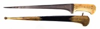 Lot 33 - Indian/Persian Pesh Kabz dagger.
