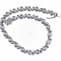Lot 189 - 18ct white gold and diamond tennis bracelet