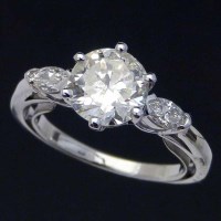 Lot 194 - 2.02ct brilliant diamond ring with marquise