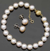 Lot 236 - Pearl bracelet with gold clasp and a pair of