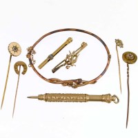 Lot 190 - American gilt pencil; gold bangle; brooch; gold