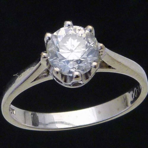 Lot 195 - Single stone round brilliant diamond ring