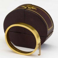 Lot 216 - Victorian 15ct gold hinged bangle, boxed