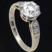 Lot 230 - Solitaire diamond ring.