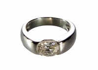 Lot 252 - 1.54 carat diamond solitaire ring