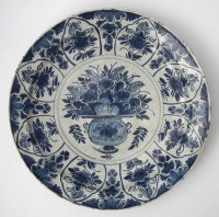 Lot 101 - Large Delft charger