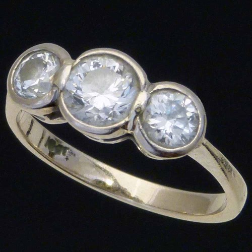 Lot 304 - Three stone diamond ring.