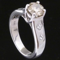 Lot 306 - Brown diamond 1.04ct ring