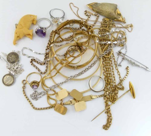 Lot 347 - Mixed group of 18ct gold and unmarked jewellery.