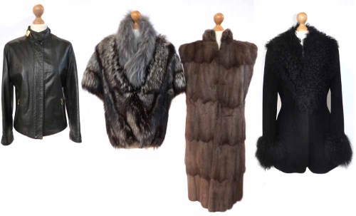 Lot 398 - A collection of fur and leather items of clothing