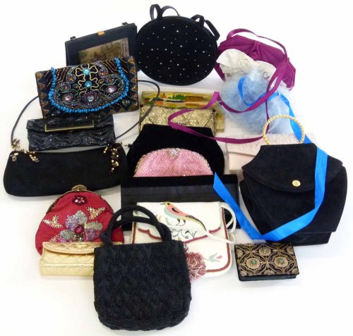 Lot 461 - A large collection of occasional / evening bags