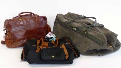 Lot 464 - Collection of luggage and accessories