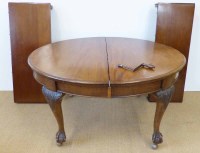 Lot 707 - Edwardian extending dining table