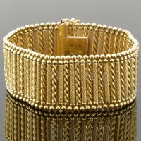 Lot 225 - Italian gold bracelet