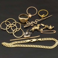 Lot 262 - 750 gold bracelet chain; puzzle ring; snake