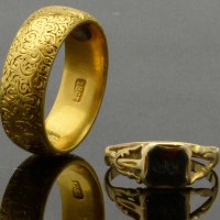Lot 275 - 18ct gold wedding ring, 1884; bloodstone seal