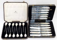 Lot 290 - Set of 12 teaspoons and cased set of silver fish