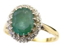Lot 366 - Emerald ring.