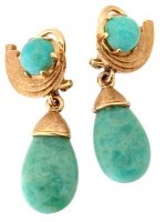 Lot 396 - pair of 18ct gold and jade ear studs