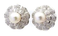 Lot 398 - 18ct white gold (750) pearl and pave diamond