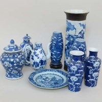 Lot 546 - Group of blue and white porcelain