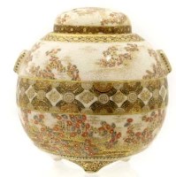 Lot 583 - Miniature Japanese koro (damaged)