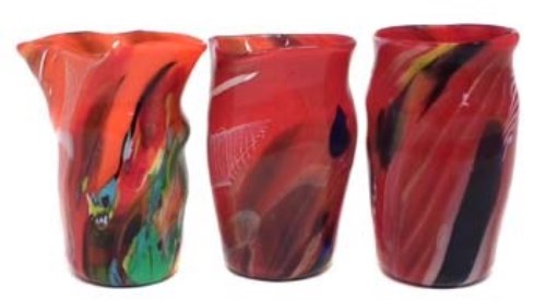 Lot 140 - Three Murano glass vases (Goto del maestzo atas).