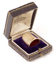 Lot 393 - 9ct gold thimble cased