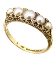 Lot 402 - 18ct gold five stone pearl and dimaond ring
