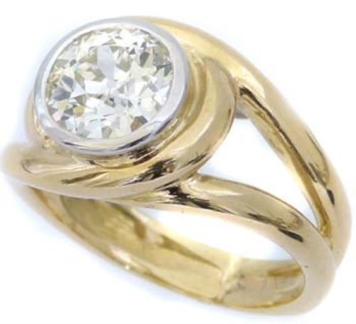 Lot 200 - Single stone diamond ring in 18ct yellow gold