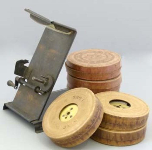 Lot 5 - Kinora movie scope and six reels.