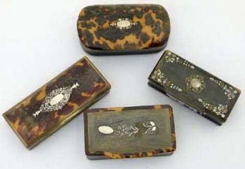 Lot 9 - Four tortoiseshell and horn snuff boxes