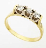 Lot 325 - 18ct gold three-stone diamond ring.