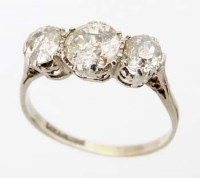 Lot 329 - Three stone diamond ring in platinum.