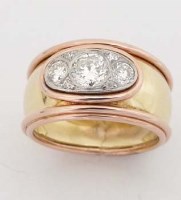 Lot 249 - 14ct (585) gold and diamond ring