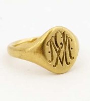 Lot 274 - 18carat gold signet ring
