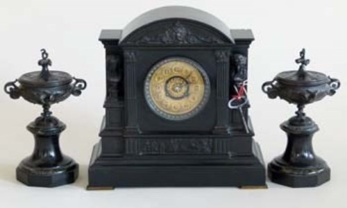 Lot 496 - Victorian mantel clock complete with two