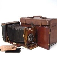 Lot 22 - The Sanderson  'De Luxe' model mahogany plate camera