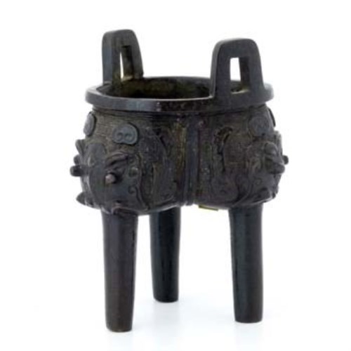 Lot 191 - Chinese bronze archaic style ding, the body of