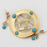 Lot 186 - 18ct gold masonic circular brooch/pendant and a