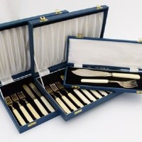 Lot 200 - Two cases silver fish knives and forks and a case set of servers.