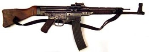 Lot 112 - Deactivated MP44 7.92 assault rifle   serial