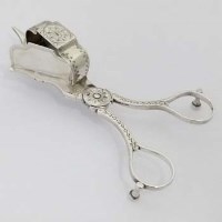 Lot 312 - George III silver candle snuffer