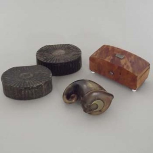Lot 17 - Two papier mache snuff boxes, a horn snuff box and a tortoiseshell box.