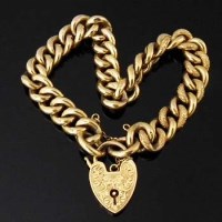 Lot 261 - 9ct Gold Flat Curb Bracelet Chain