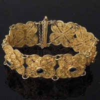 Lot 271 - 18ct gold (750) filigree bracelet composed of