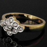 Lot 274 - Lozenge shaped diamond cluster ring in 18ct gold