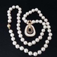 Lot 275 - Cultured Pearl and Gold Necklace